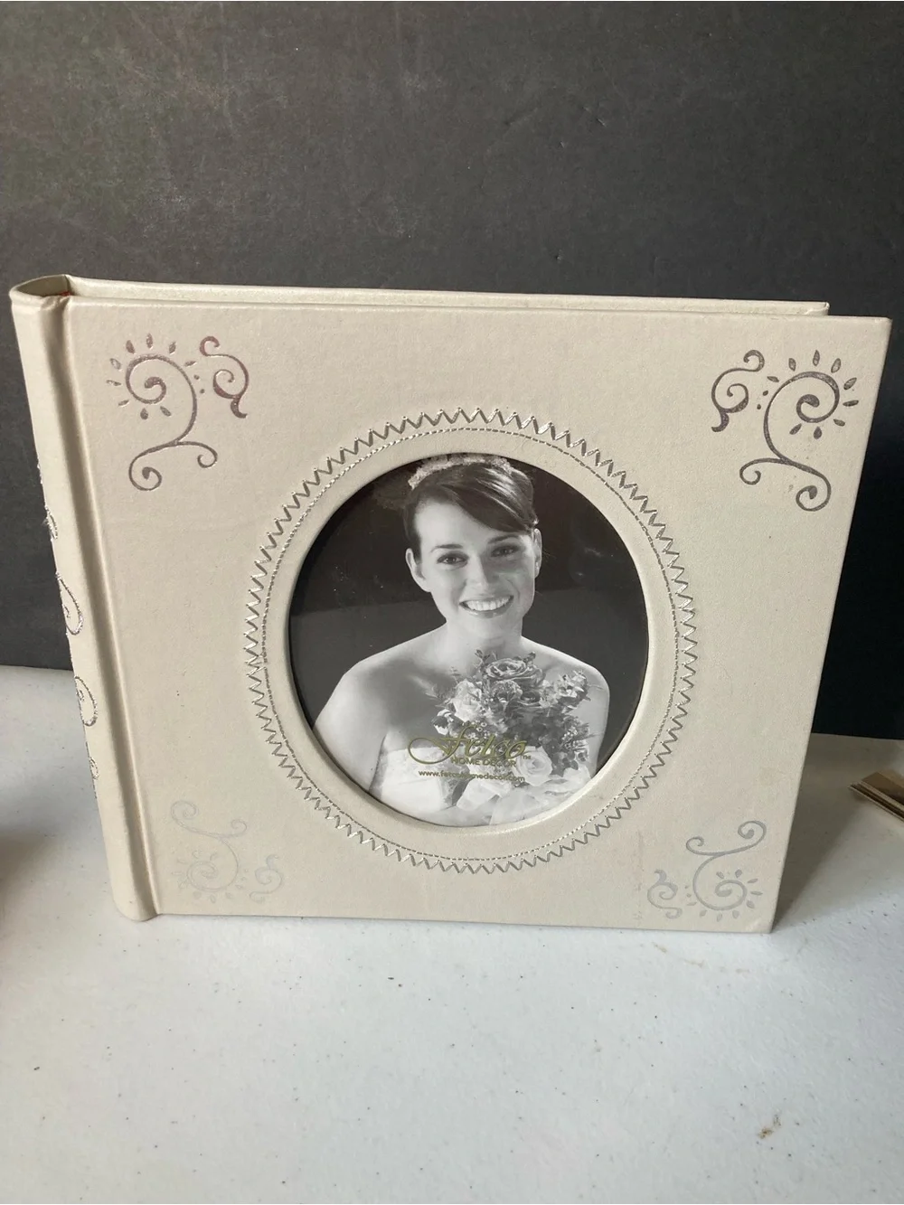 Ivory Wedding Photo Album Ashley Oval 2007 w/Embroidered Decorative Accents
